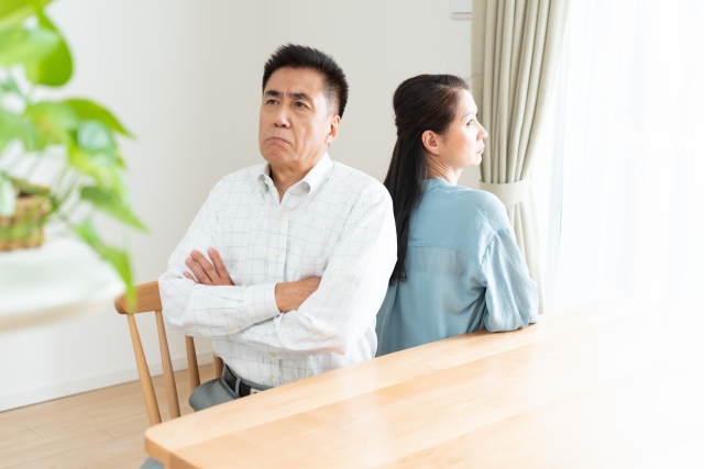 喧嘩中の中年夫婦